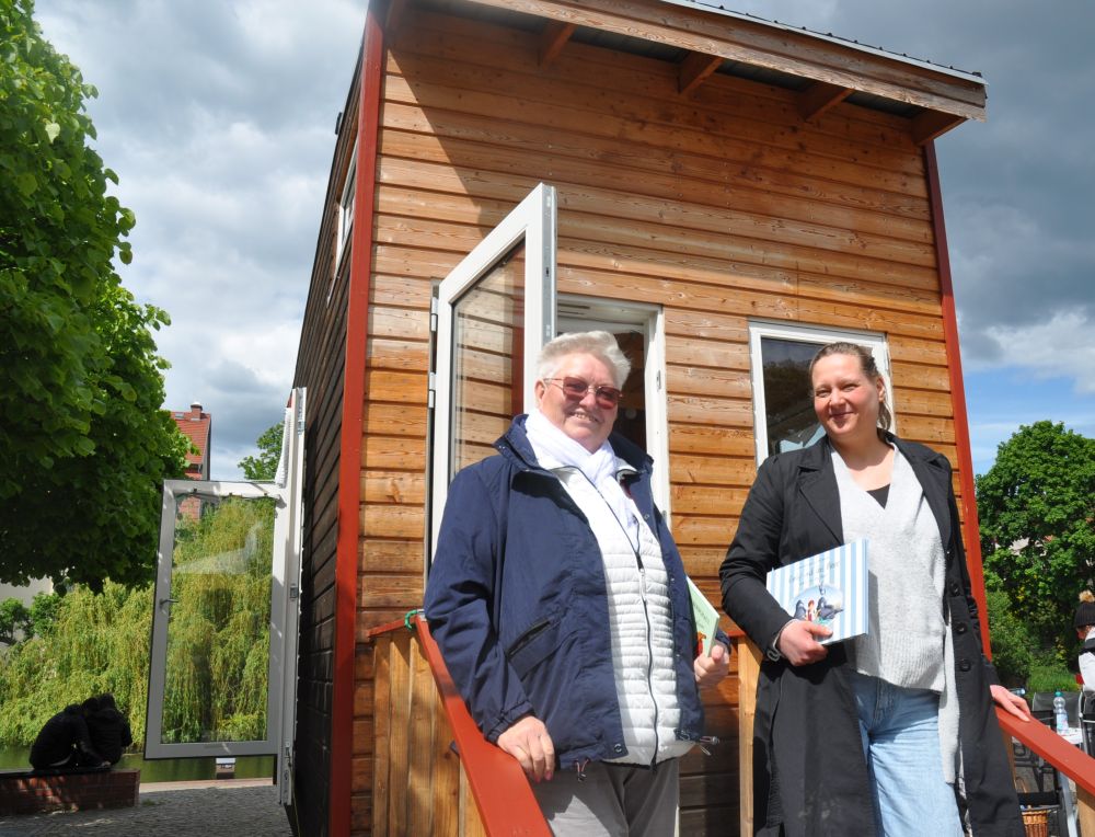 rathenow frauen tiny alpha house